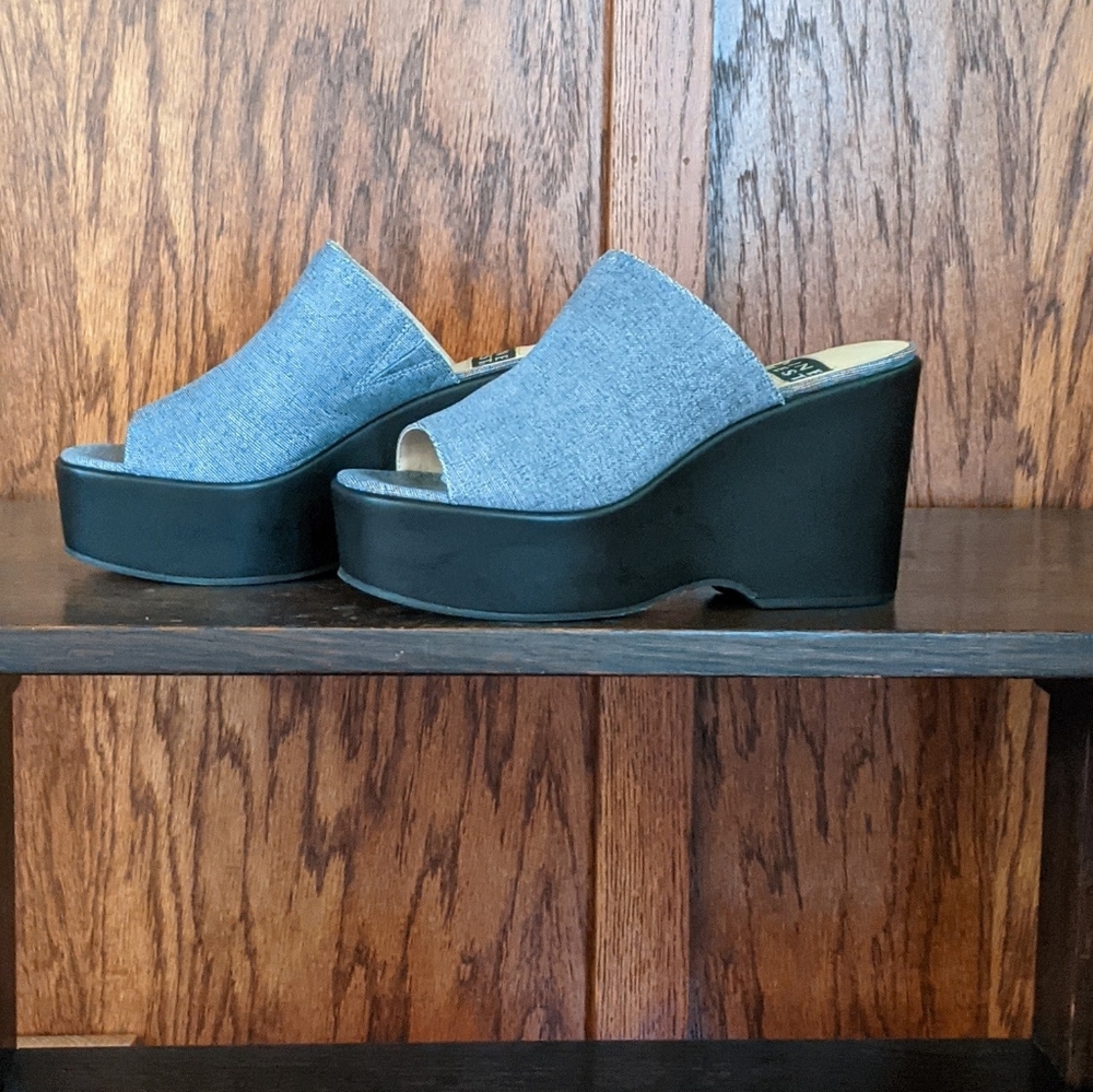 Summer dressy/casual Nine West platform sandals
